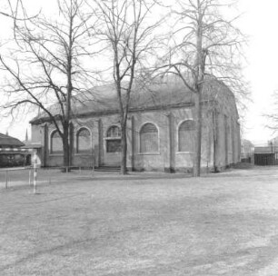 Dresden-Leuben, Dieselstraße 55. 66. Polytechnische Oberschule (66. Mittelschule, 1894, Erweiterung 1910 und 1923). Turnhalle (1898). Hofansicht