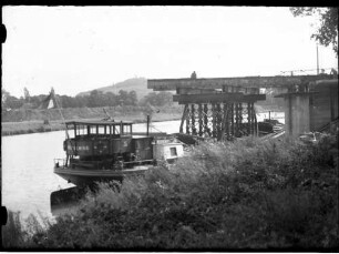Heilbronn, Salzhafenkanalbrücke: Einschwimmen des Überbaus