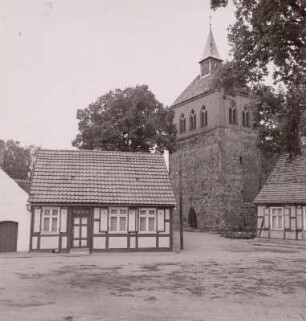 Arneburg, Alter Markt mit Blick auf die Stadtkirche Sankt Georg