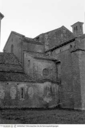 Abbazia di Chiaravalle della Colomba, Südfassade