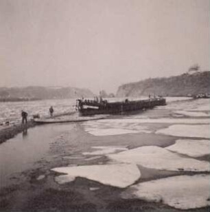 Meißen, Lastkahn im Winterhafen