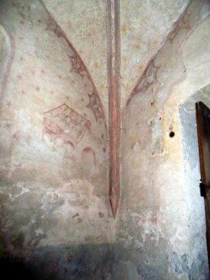 Fuchsstadt-Katholische Pfarrkirche-Kirchturm (Chorturm 15 Jh)-Turmchor nach Südosten mit Wandmalerei in Farbigkeit und aufgehender Kreuzrippe