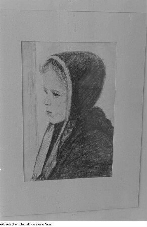 Gezeichnetes Portrait eines Kindes in der Laienkunst-Ausstellung im Grassimuseum