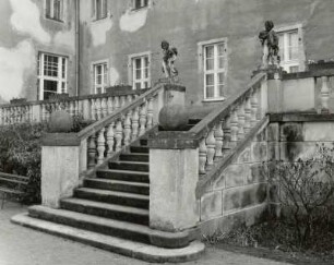 Dohna-Gamig, Gamig 2. Gut Gamig. Neues Schloß (16. Jh.; Umbau 19. Jh., W. Hermann). Freitreppe
