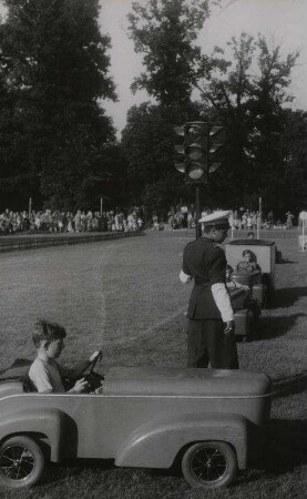 Verkehrsparcour für Kinder im Berliner Zoo]