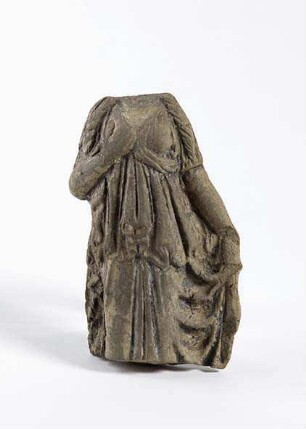 Pergamenische Terrakotte: Fragment einer archaistischen Frauenfigur