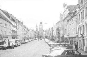Vilsbiburg: Marktplatz [Stadtplatz] mit Tor von der Vilsbrücke