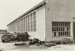 Braunsdorf, Maschinenhalle, Reparatur Raupenschlepper
