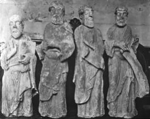 Bad Gandersheim, Münsterkirche, vier romanische Stuckfiguren