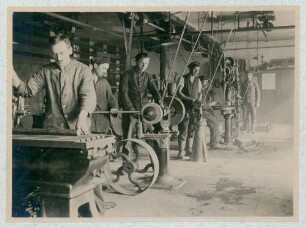 Foto eines Arbeiters in der Instandsetzungswerkstatt in Colmar