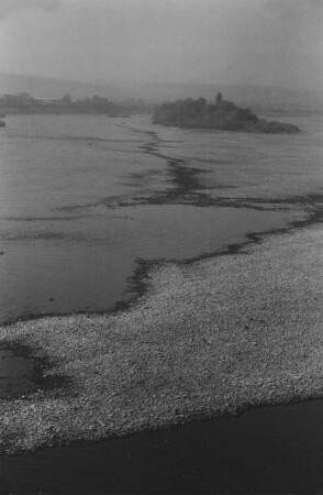 Niedrigwasser am Rhein zwischen Bingen und Oberwesel 1959