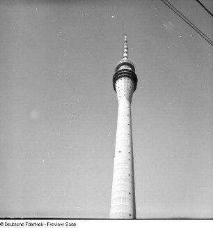 Dresden-Wachwitz. Fernsehturm (1964-1969; K. Nowotny, H. Rühle, J. Braune; monolithischer Stahlbetonmast, H. gesamt 252 m)