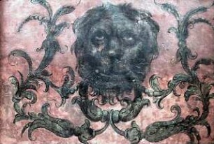 Höfische Figurengruppen in Scheinarchitektur