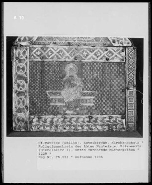 Reliquienschrein des Abtes Nanthelm (Nantelmus), Stirnseite I: thronende Madonna