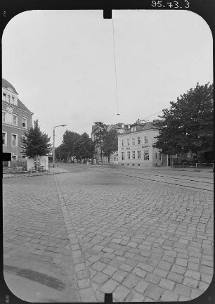 Dresden-Strehlen. Lockwitzer Straße mit Wohnhaus, Nr. 2. Blick vom Wasaplatz nach Süden