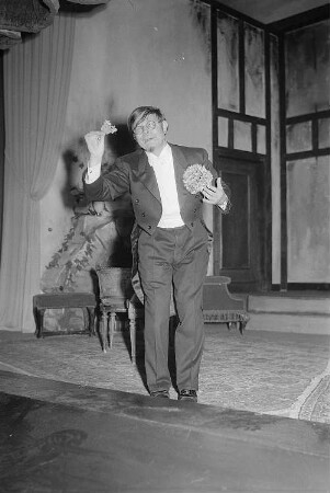 Szenenbilder aus dem Stück "Johannisnacht" von James Matthew Barrie am Hebbel-Theater Berlin : Szenenbild