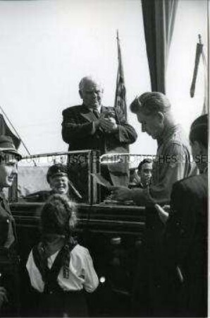 Rundfahrt Wilhelm Piecks durch das Mansfelder Land anlässlich der Verleihung seines Namens an das Mansfeld-Kombinat