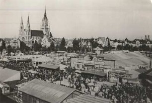 Oktoberfestplatz gegen St. Pauls-Kirche