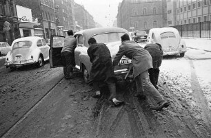 Autofahren im Winter.