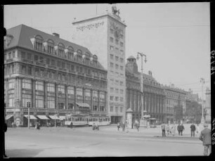 Leipzig. Augustusplatz mit Hochhaus Kroch