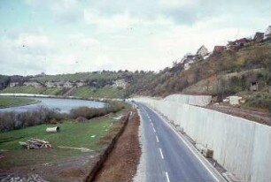 Poppenweiler, Neckarstraße, flussabwärts