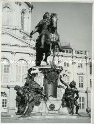 Reiterstandbild des Großen Kurfürsten von Andreas Schlüter vor dem Schloss Charlottenburg