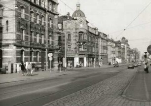 Dresden-Löbtau. Kesselsdorfer Straße. Blick nach Nordost mit Wohn-und Geschäftshaus, Rudolf-Renner-Straße 55 (Eckhaus)
