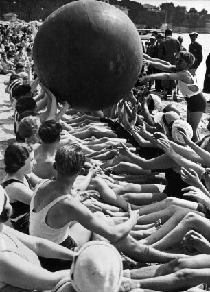 Ballspiel am Strand, Juan-les-Pins, Côte d'Azur
