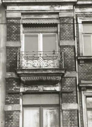 Dresden-Neustadt, Königsbrücker Straße 66. Wohnhaus mit Laden (1895). Balkon (2. Obergeschoß)