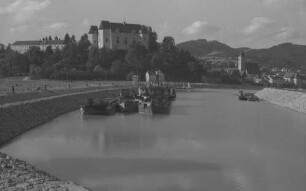 Grein: Schloss mit Donauhafen