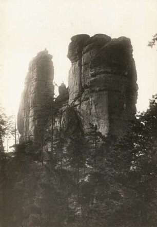 Sächsische Schweiz, Rathener Gebiet. Lokomotive. Seilschaft beim Überfall zur Esse (V)