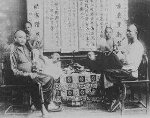 Opiumrauchende Familie : Länderkunde | Ethnographie, Asien | China
