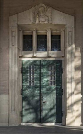 Katholische Stadtpfarrkirche & Neue katholische Kirche Sankt Georg — Portal