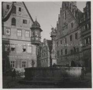 Rothenburg ob der Tauber, Marktplatz, Georgsbrunnen und Marien-Apotheke