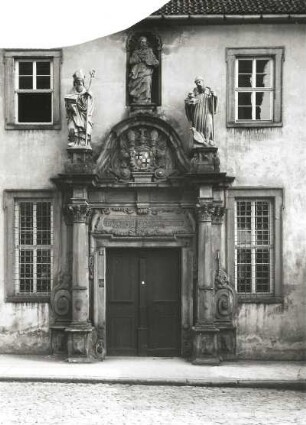 Fulda, Benediktinerkonvent : Fulda. Bischöfliches Priesterseminar. Portal am Nordflügel