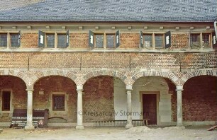 Schloß Reinbek: Innenhof: Arkaden