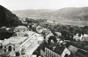 Bad Schandau. Ortsteilansicht von der Schloßbastei mit Geschäftshaus ("Millionenbau") und Hotel Lindenhof, Postelwitzer Straße. Bad Schandau: Heimatmuseum