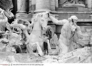 Fontana di Trevi, Triton mit dem gebändigtem Pferd