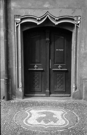 Freiburg i. Br.: Altes Tor des Rathauses mit beiden Wappen