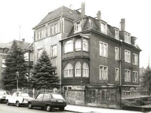 Dresden-Trachau, Böttgerstraße 42. Wohnhaus (um 1910). Straßenansicht mit Einfriedung