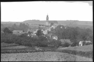 Leuben. Blick zur Kirche
