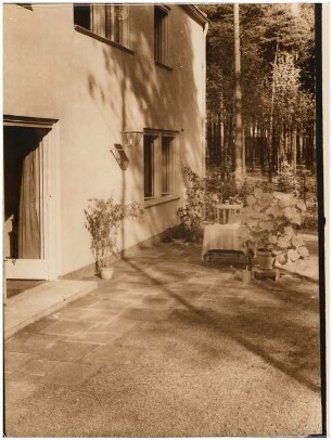 Garten Dr. Benecke, Berlin-Dahlem: Blick auf Terrasse