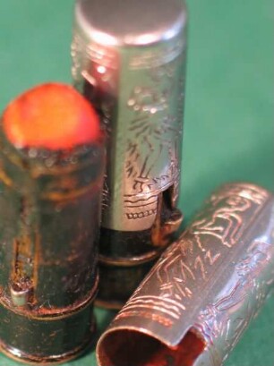 Lippenstift mit Silberkappe