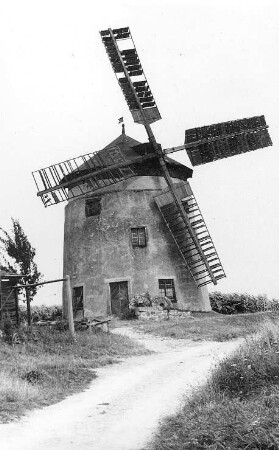 Vierkirchen-Arnsdorf. Holländerwindmühle