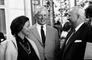 13. Tagung 1963 Medizin; Gruppen beim Bayrischen Frühstück: Frau Hoelscher, Adolf Butenandt, H. A. Hoelscher
