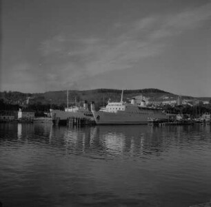 Saßnitz. Fährhafen mit den Fährschiffen Sassnitz (DDR) und Der Starke (Schweden)
