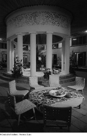 Innenaufnahme des Indischen Pavillons der Leipziger Herbstmesse 1954