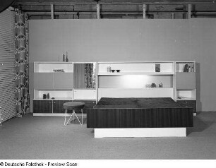 Anbauwand : Schlafzimmer (1972; Möbelkombinat Zeulenroda-Triebes (ZEUTRIE)). Anbauwand mit Doppelbett