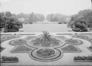Dresden, Großer Garten, Blick vom Palais auf Blumenparterre in der Hauptallee stadtwärts