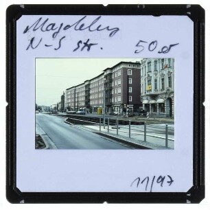 Magdeburg, Breiter Weg : Westseite, Höhe Straßenbahnhaltestelle Goldschmiedebrücke